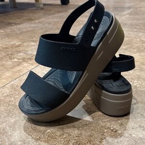 CROCS Brooklyn Low Platform Sandals